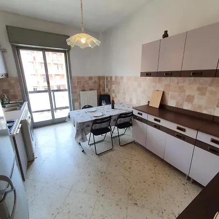 Classic Central Station Flat 3 Rooms, Top Floor Bari