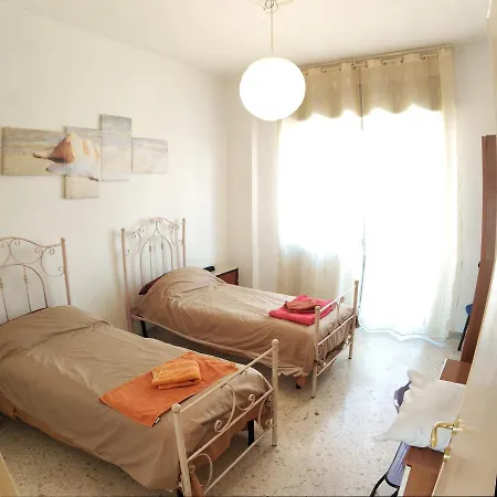 Classic Central Station Flat 3 Rooms, Top Floor Lägenhet Bari