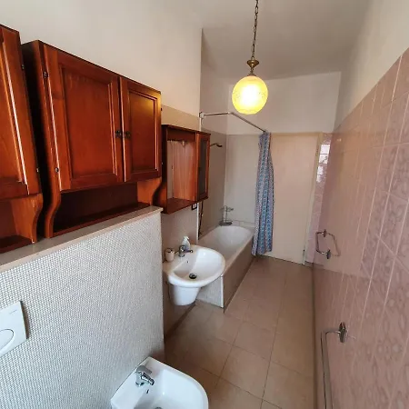 Lägenhet Classic Central Station Flat 3 Rooms, Top Floor Bari