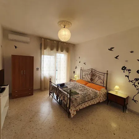 Classic Central Station Flat 3 Rooms, Top Floor *